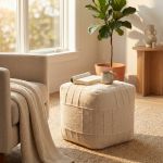 ORSON - pouf in lana avorio con decoro 40 x 40