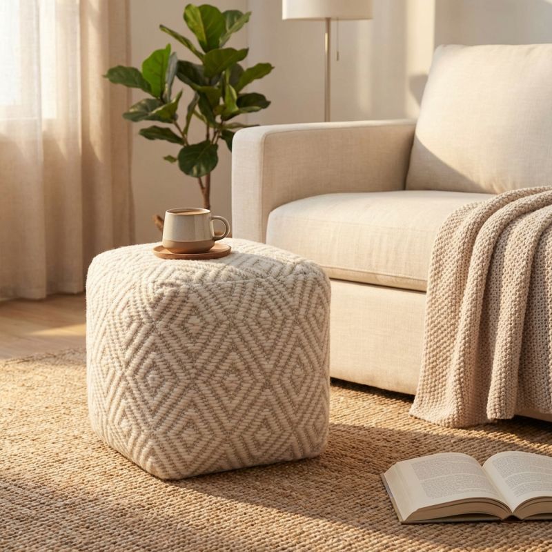 WOLF - pouf in lana avorio con decoro 40 x 40