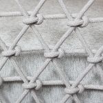 GLENDA - poltrona dondolo con struttura in allumino bianco e con corda grigio mélange