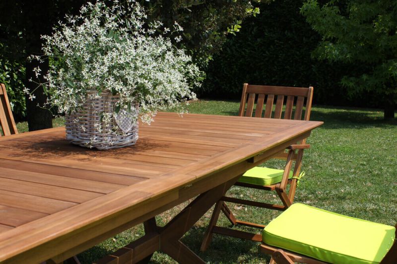 CAESAR - set tavolo in legno massiccio di acacia cm 150/200 x 90 x 78 h con 6 sedie e 2 poltrone Dresda
